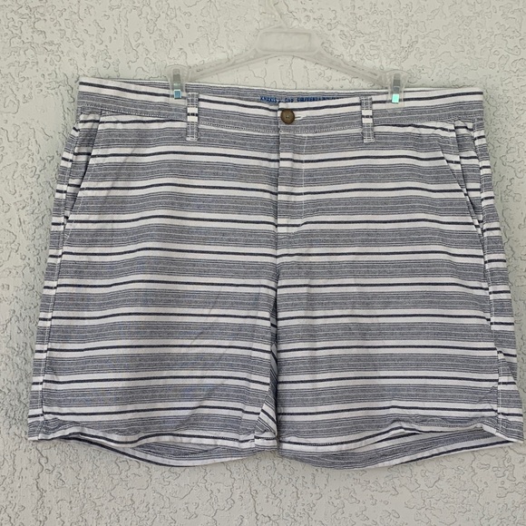 GAP Pants - Gap girlfriend style 6 in short blue and white stripes size 16
